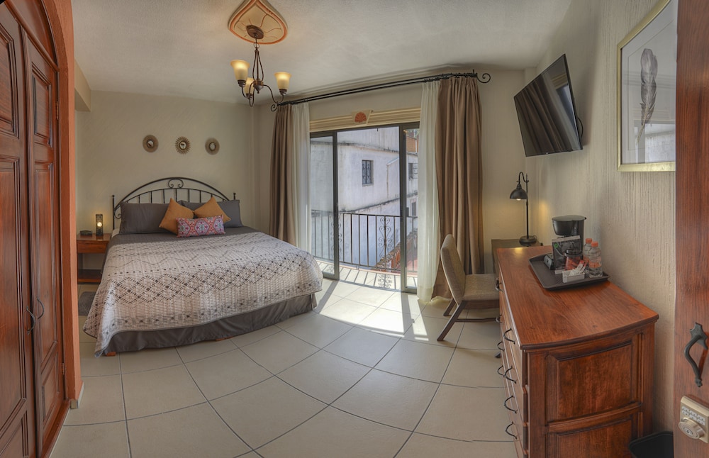 Room, 1 King Bed, Non Smoking photo 2