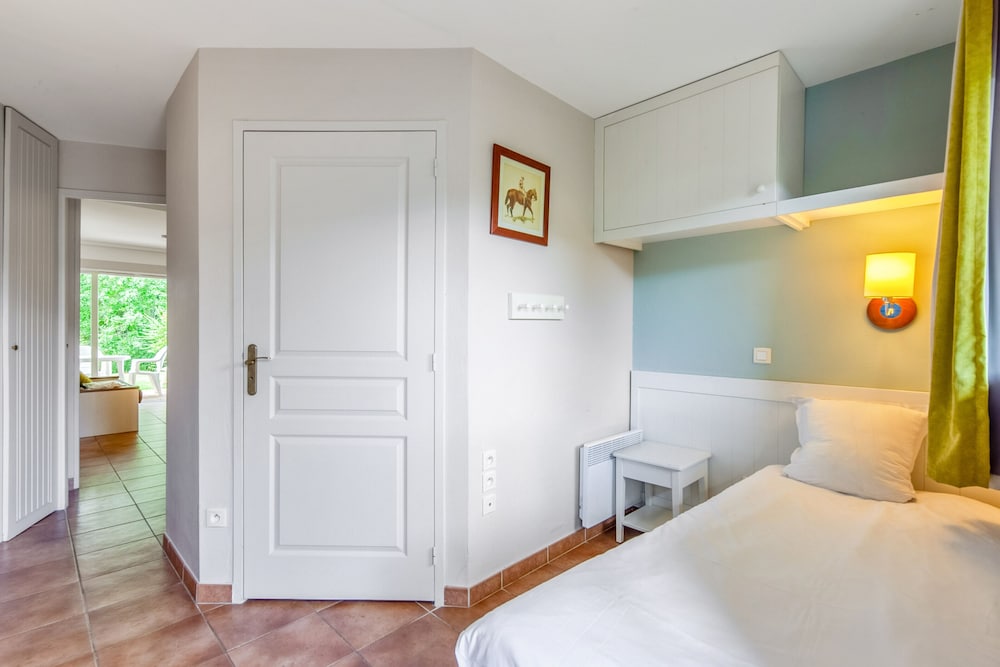 Studio 3 people - 1 sleeping alcove - Terrace - Garden Level - Quartier du Hameau district photo 2