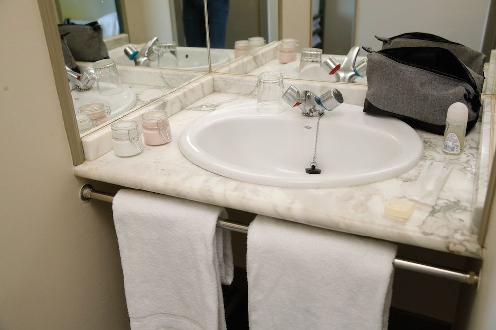 Quadruple Room, Private Bathroom - Photo 4