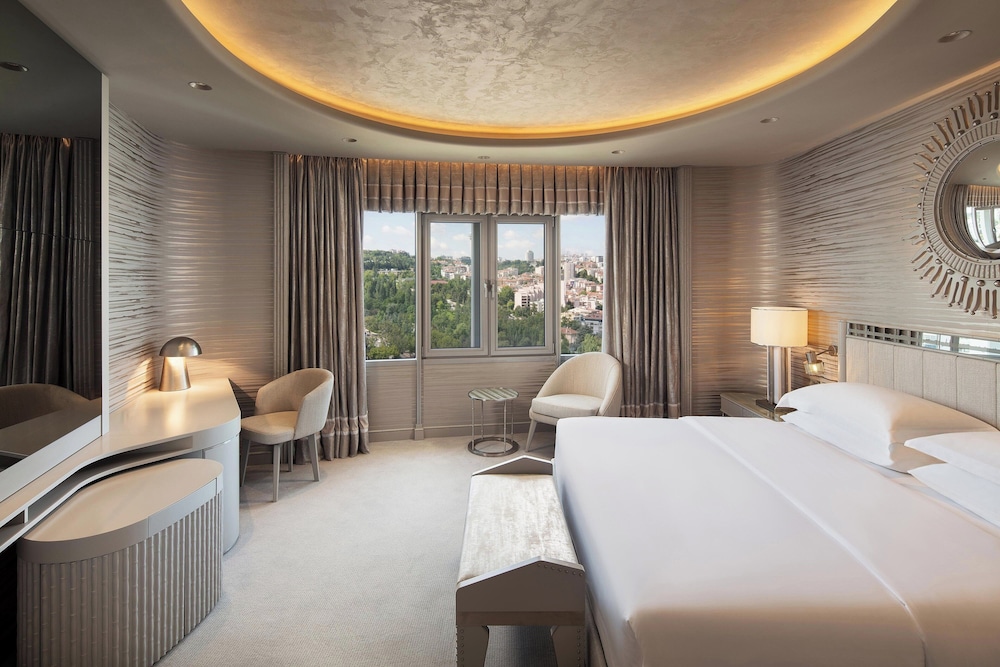 Premium Room, 1 King Bed, City View