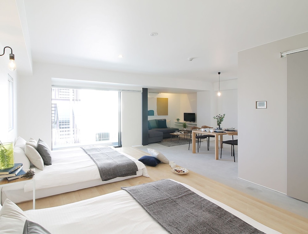 Signature Studio (1002)