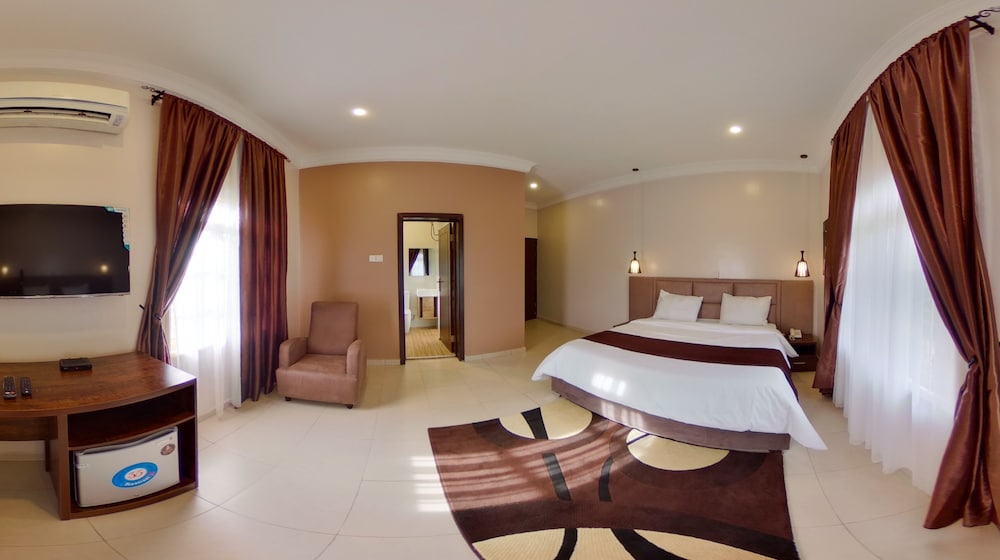 Deluxe Room - Photo 17