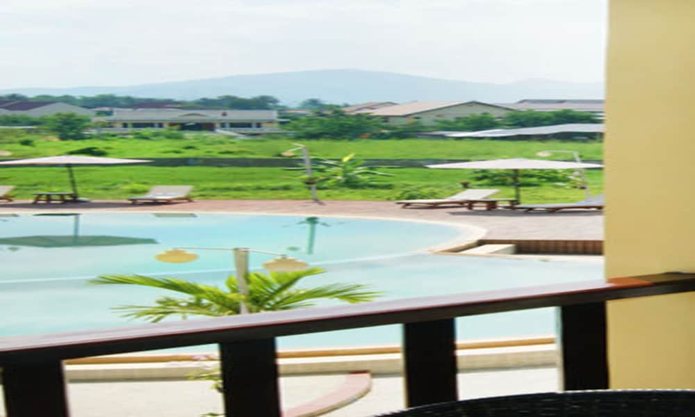 Premier Pool View Twin Room