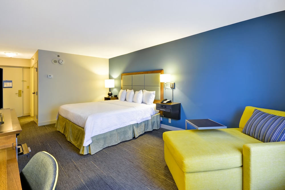 Room, 1 King Bed, Non Smoking - Photo 5