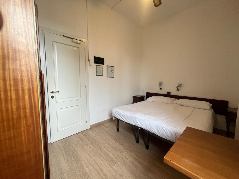 Economy Double Room photo 1