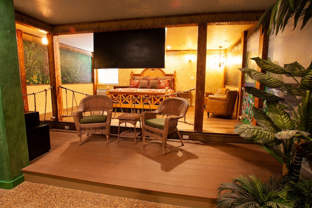 Suite, 1 King Bed (Hawaii Theme) photo 2