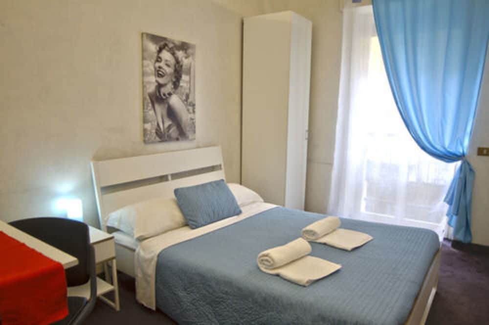 Double Room Single Use, Shared Bathroom