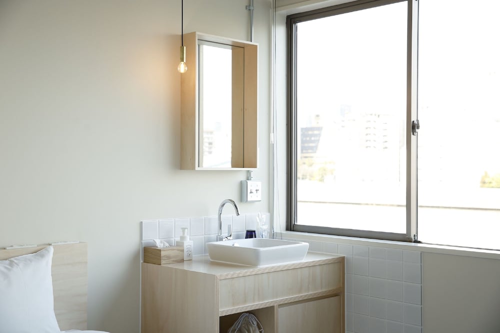 Queen with River View and Shared Bathroom photo 2