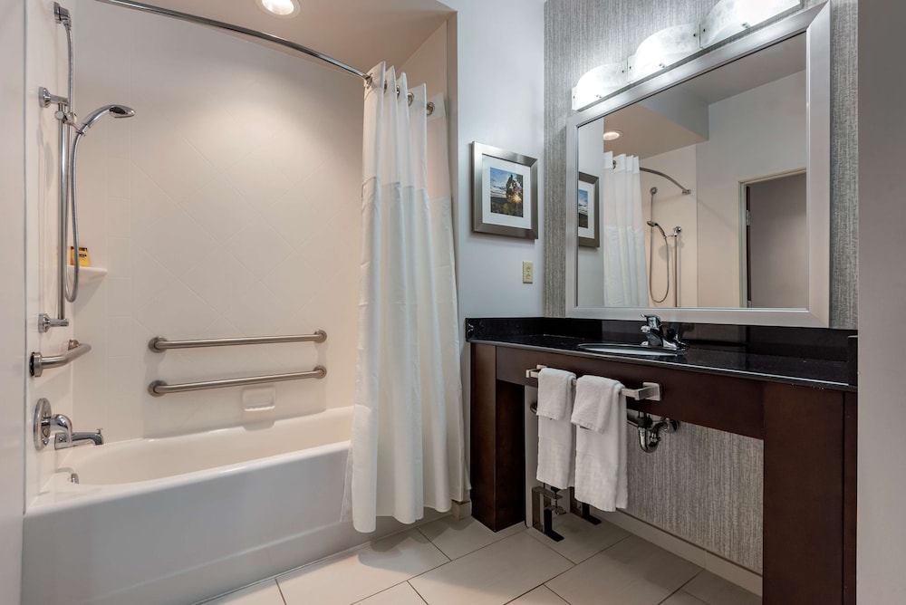 Standard Room, 2 Queen Beds, Accessible, Bathtub photo 2