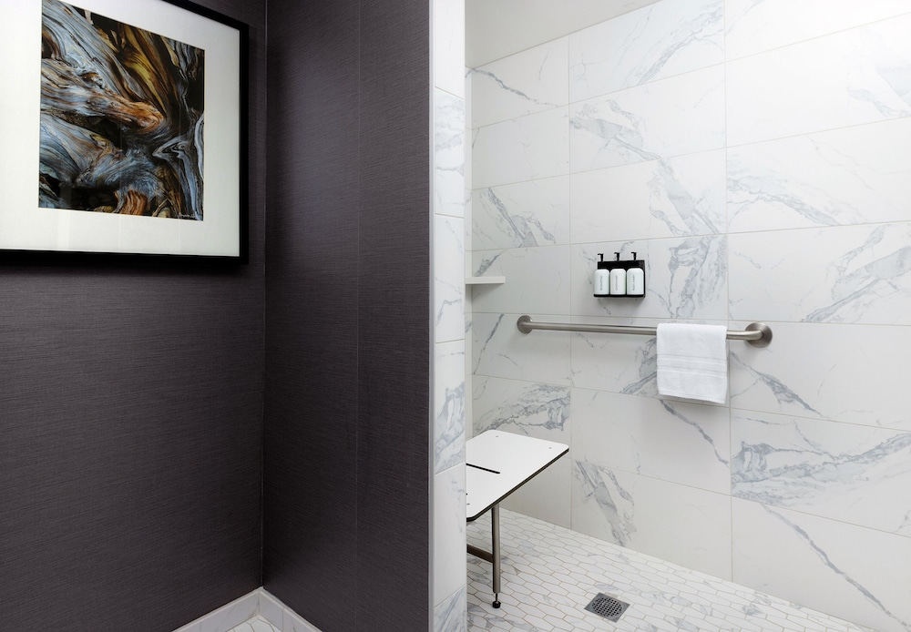 Aspen Tower Two Queen Accessible - Photo 2