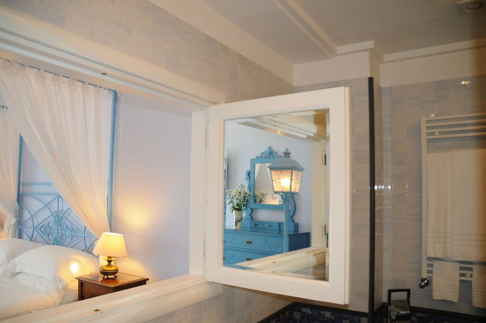 Deluxe Double Room, 1 King Bed, Balcony, Sea Facing - Photo 12
