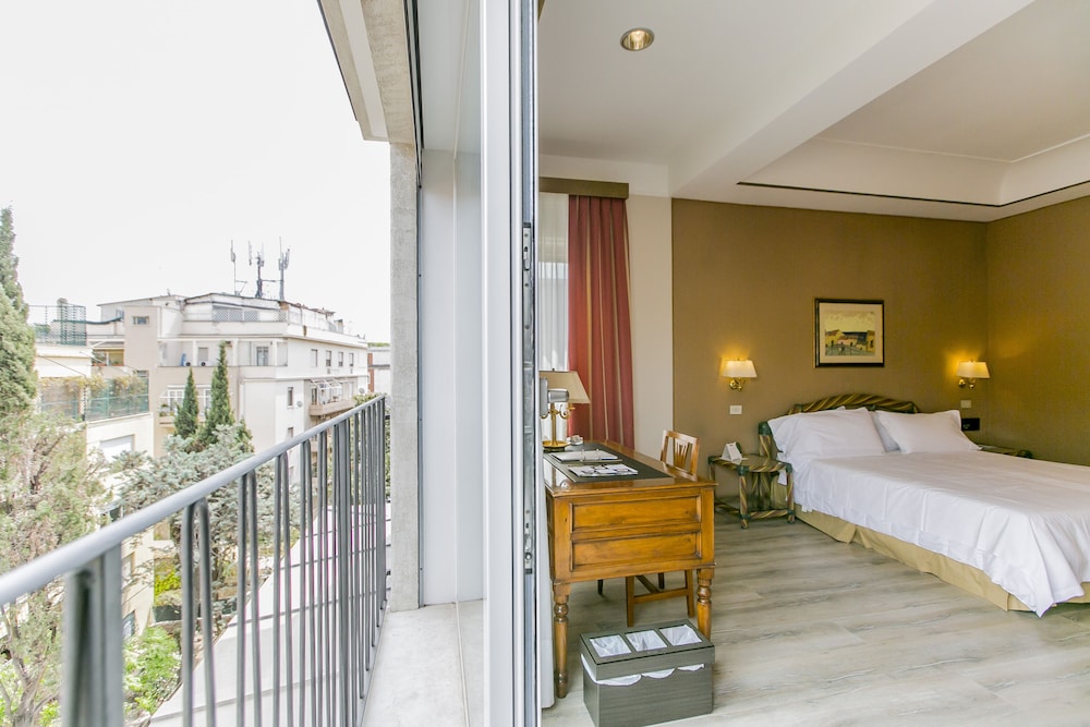 Classic Room, Multiple Beds