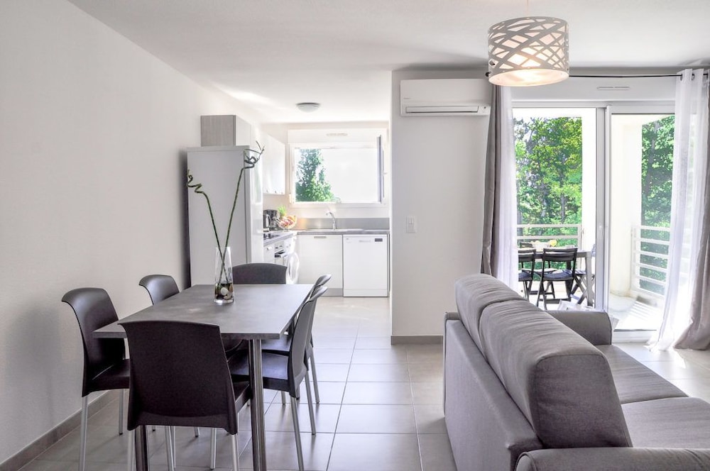 Apartment, 2 Bedrooms, Garden View photo 3