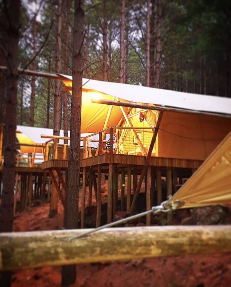 Romantic Cabin, 1 Queen Bed, Lake View - Photo 8