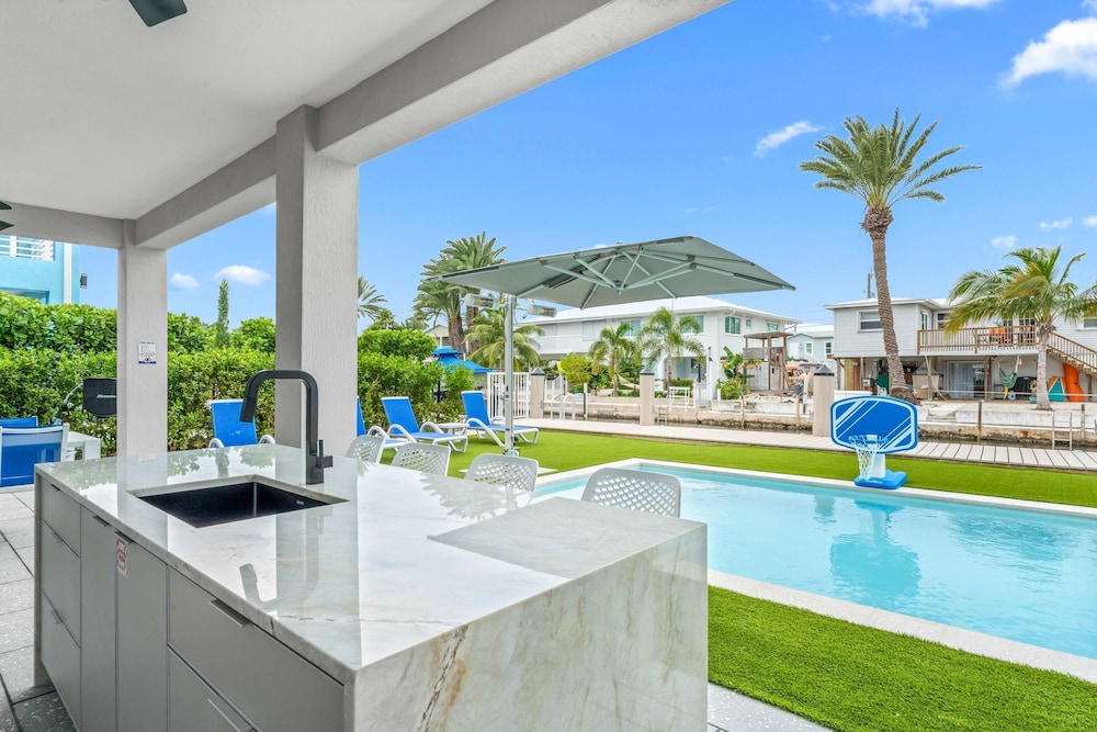Saltwater Social Game Room Pool Dock Views, Billede 29