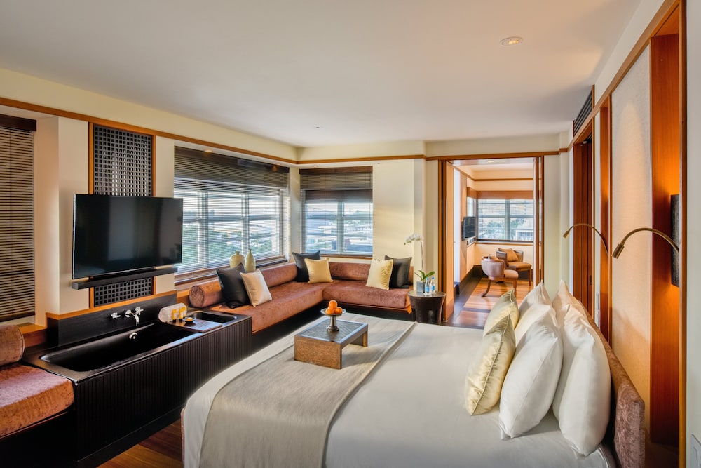 Suite, 1 Bedroom, City View (Art Deco Building) photo 2