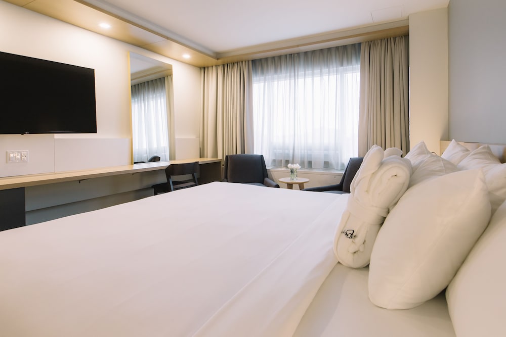 Superior Room, 1 King Bed - Photo 1
