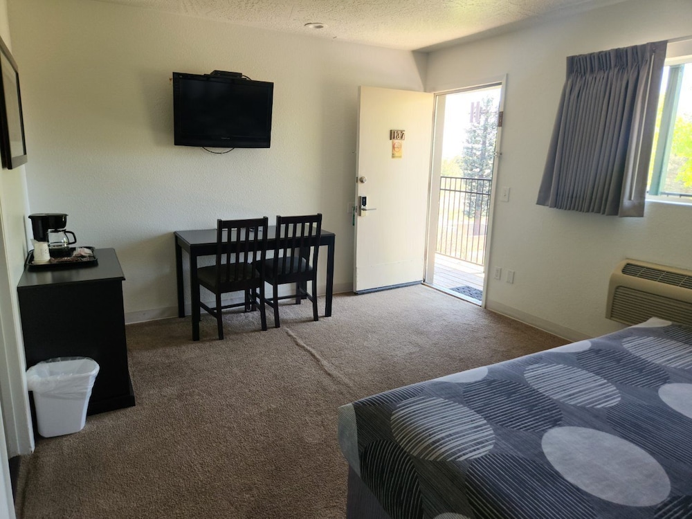 King Kitchenette photo 2