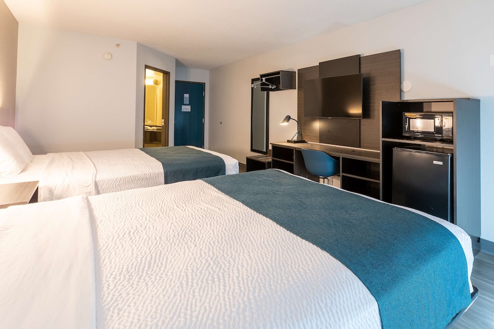 Standard Room, 2 Double Beds, Non Smoking photo 2