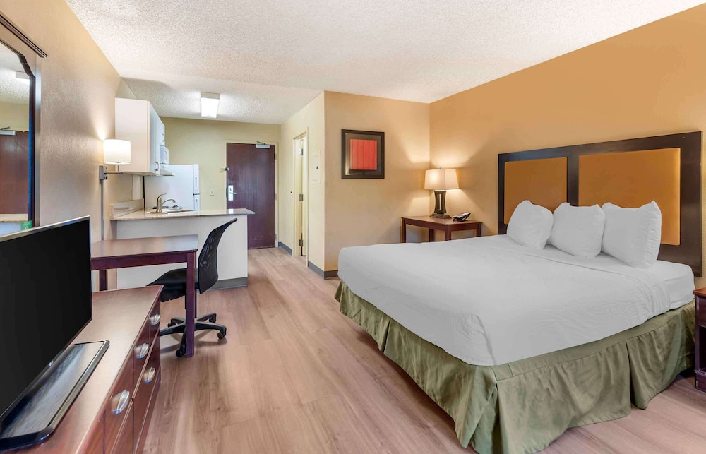 Studio, 1 Queen Bed, Non Smoking - Photo 1