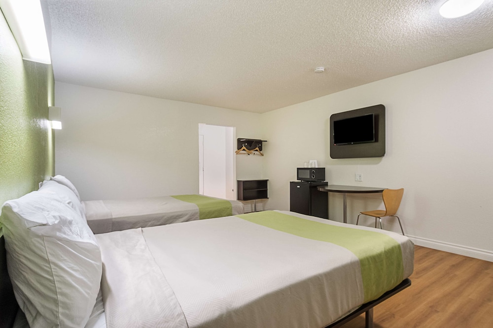 Standard Room, 2 Double Beds, Non Smoking, Refrigerator & Microwave - Photo 3