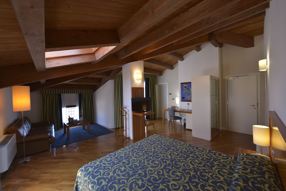 Executive Room photo 1