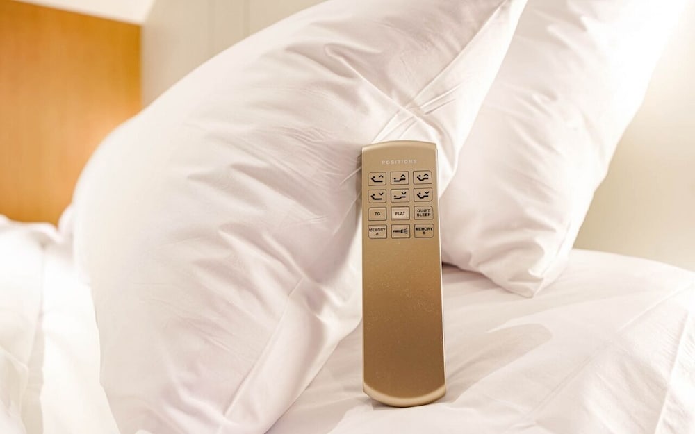 Deluxe Double - OTT services free viewing, Latex motion bed, Bathtub, Safe, Free parking - Photo 8