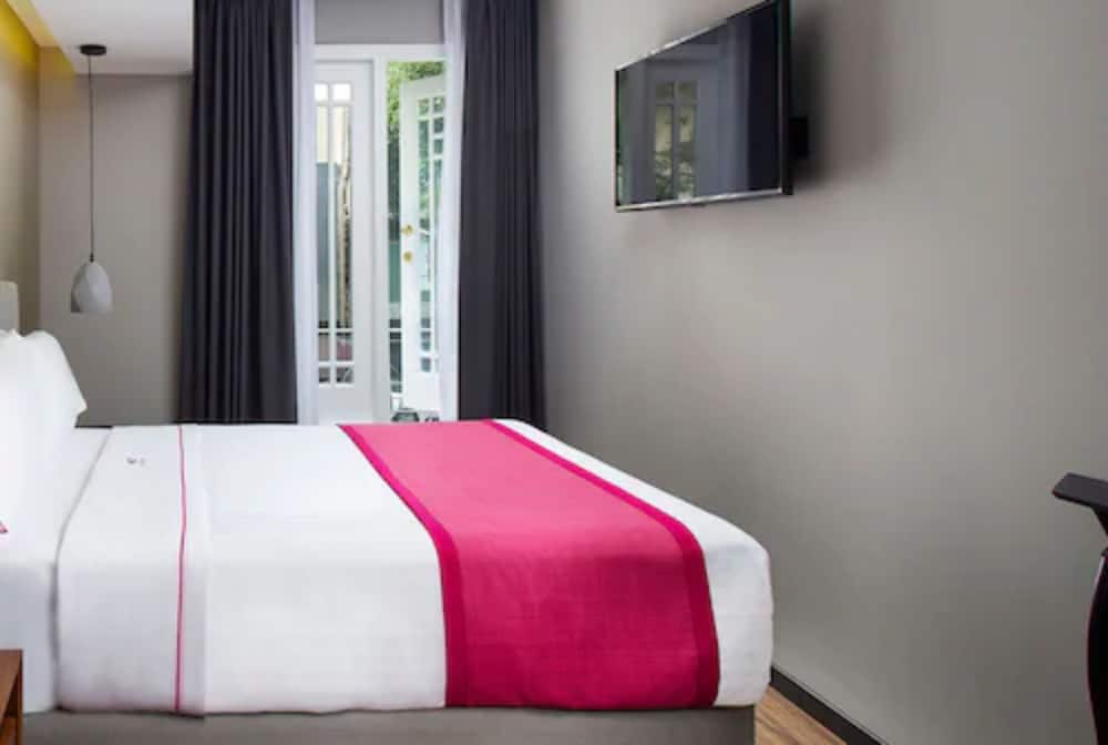 Junior Room, 1 Queen Bed photo 1