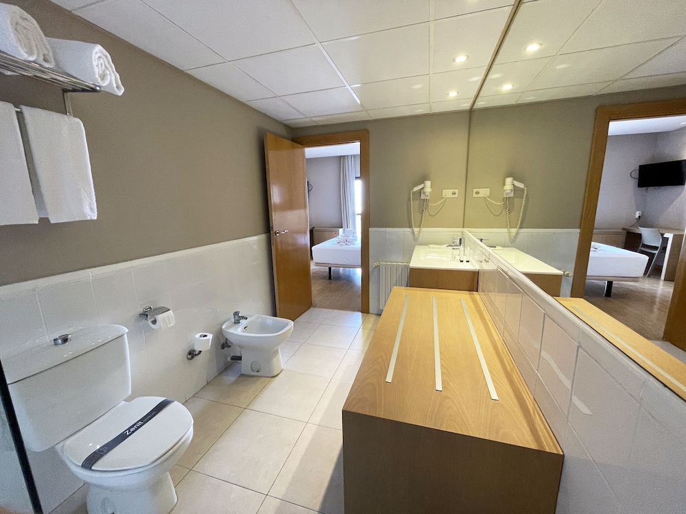 Double Room - Photo 5