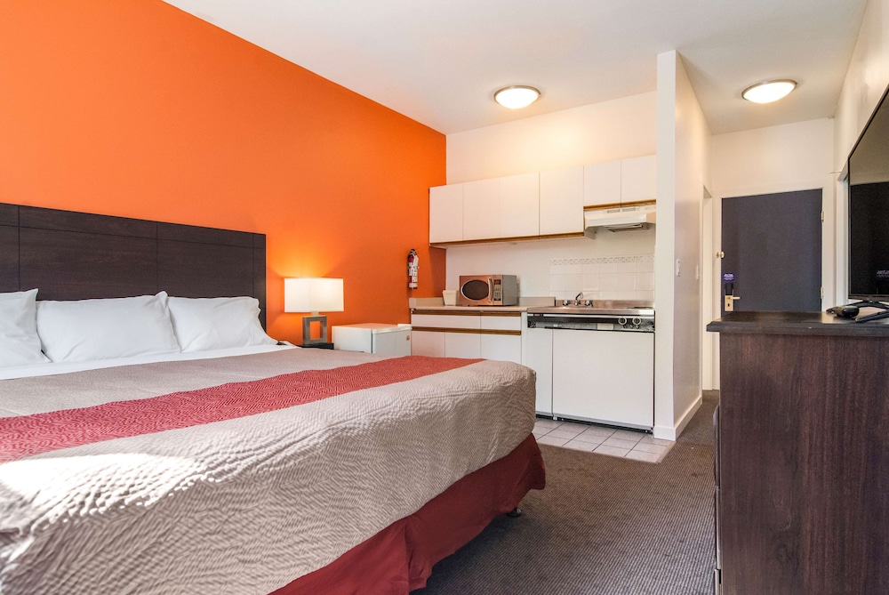 Deluxe Suite, Multiple Beds, Non Smoking, Hot Tub photo 2