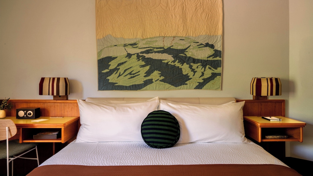 Room, 1 King Bed (Garden) photo 3