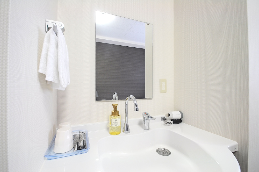 Twin Room (For 2 Guests) photo 2
