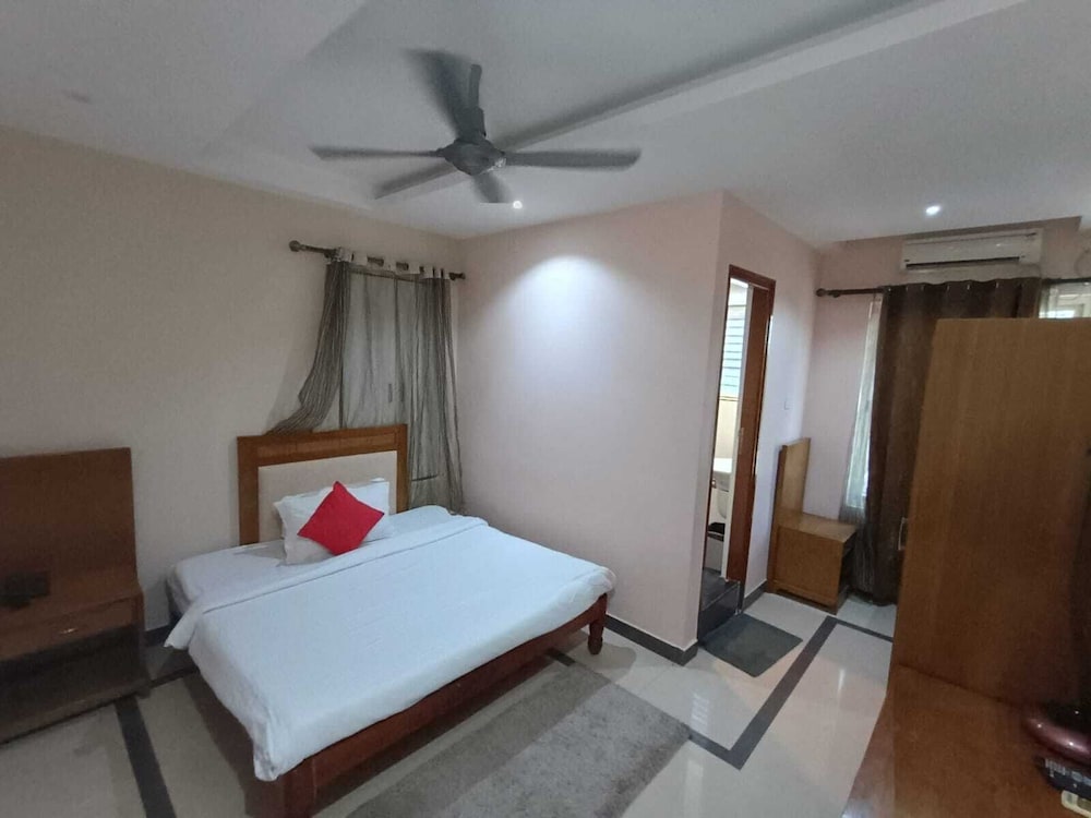 Basic Single Room - Photo 6