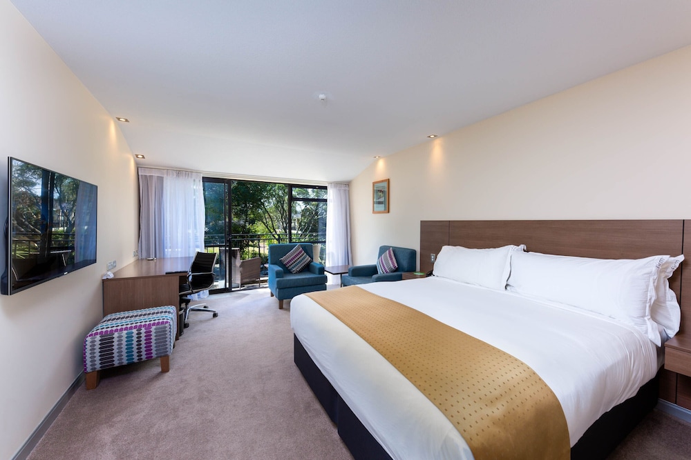 Standard Room, 1 King Bed, Garden View - Photo 5