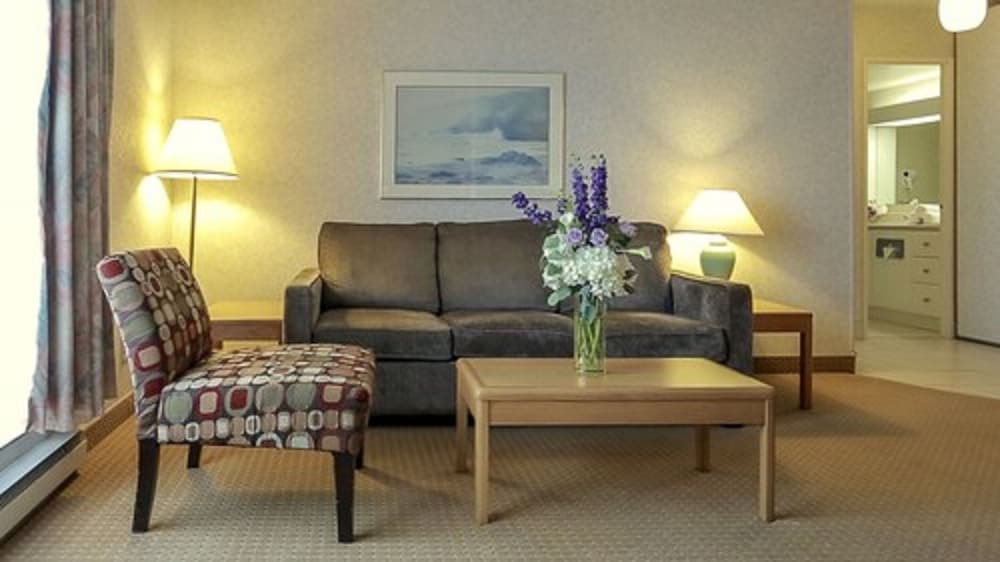 Deluxe Suite, 1 King Bed with Sofa bed