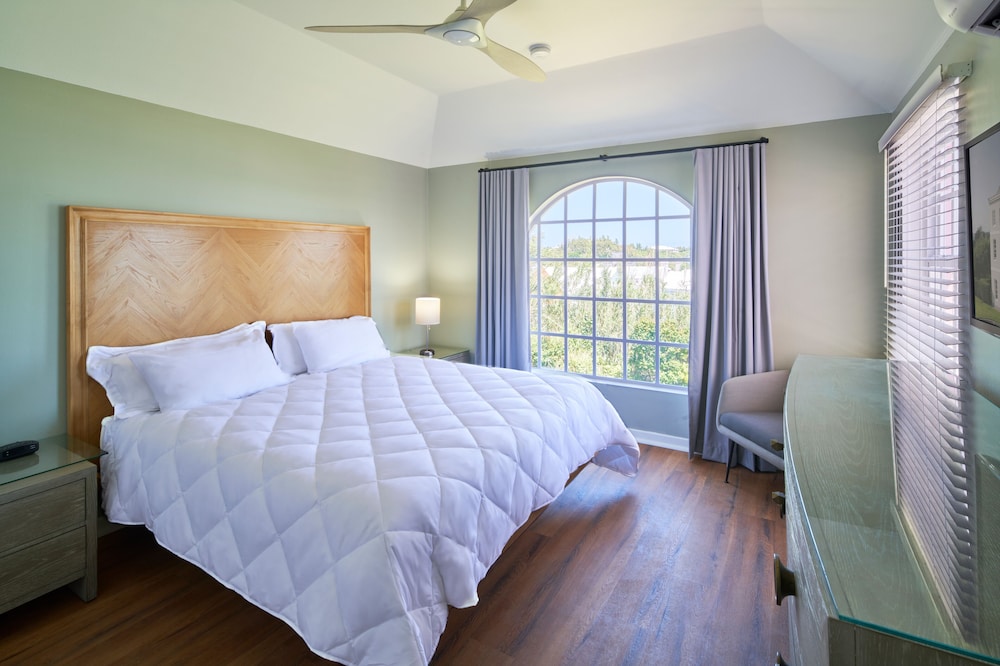 Harbor View Suite