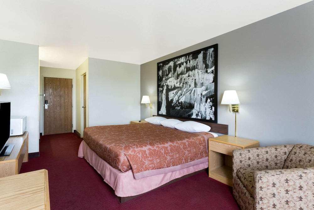 Room, 1 King Bed, Accessible, Non Smoking (Mobility)