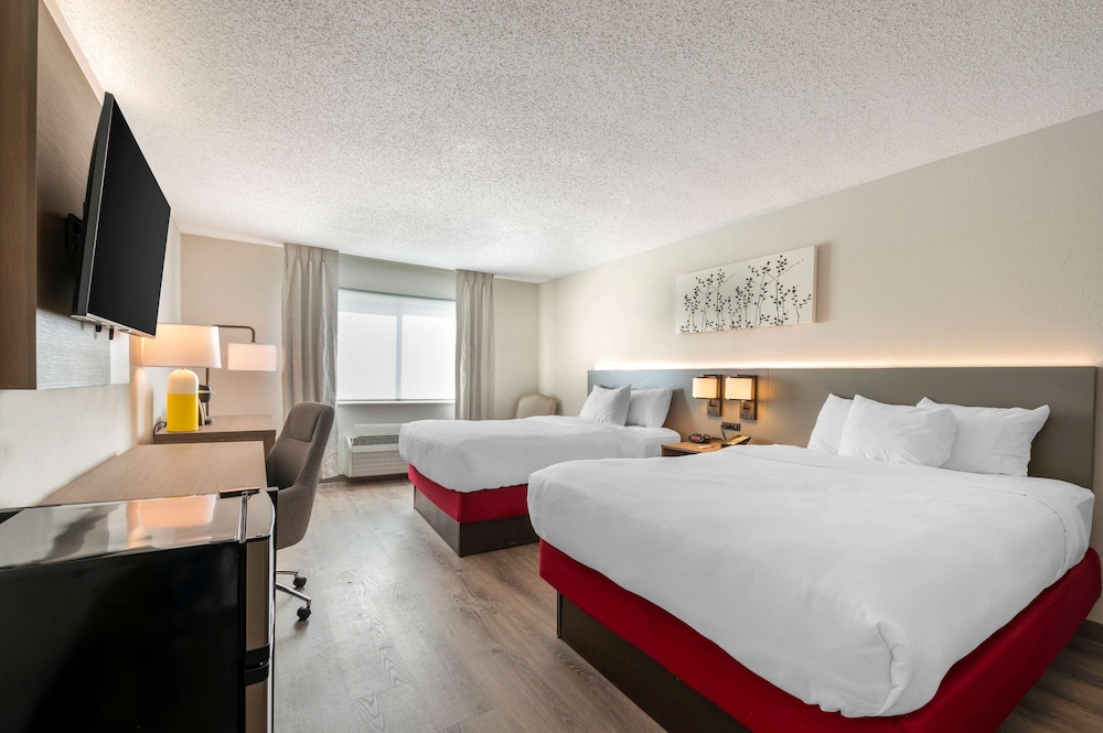 Standard Room, 2 Queen Beds, Non Smoking - Photo 1