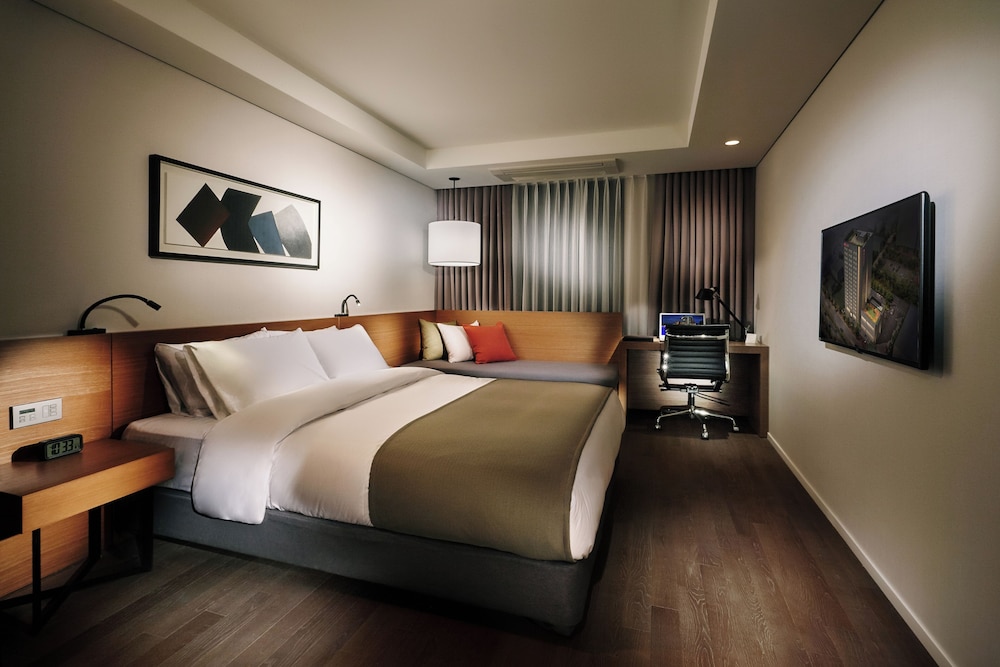 1 Double Bed Room