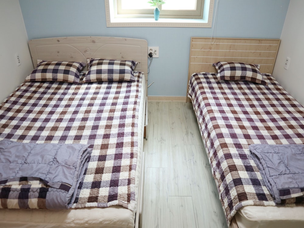 3 People Room photo 1