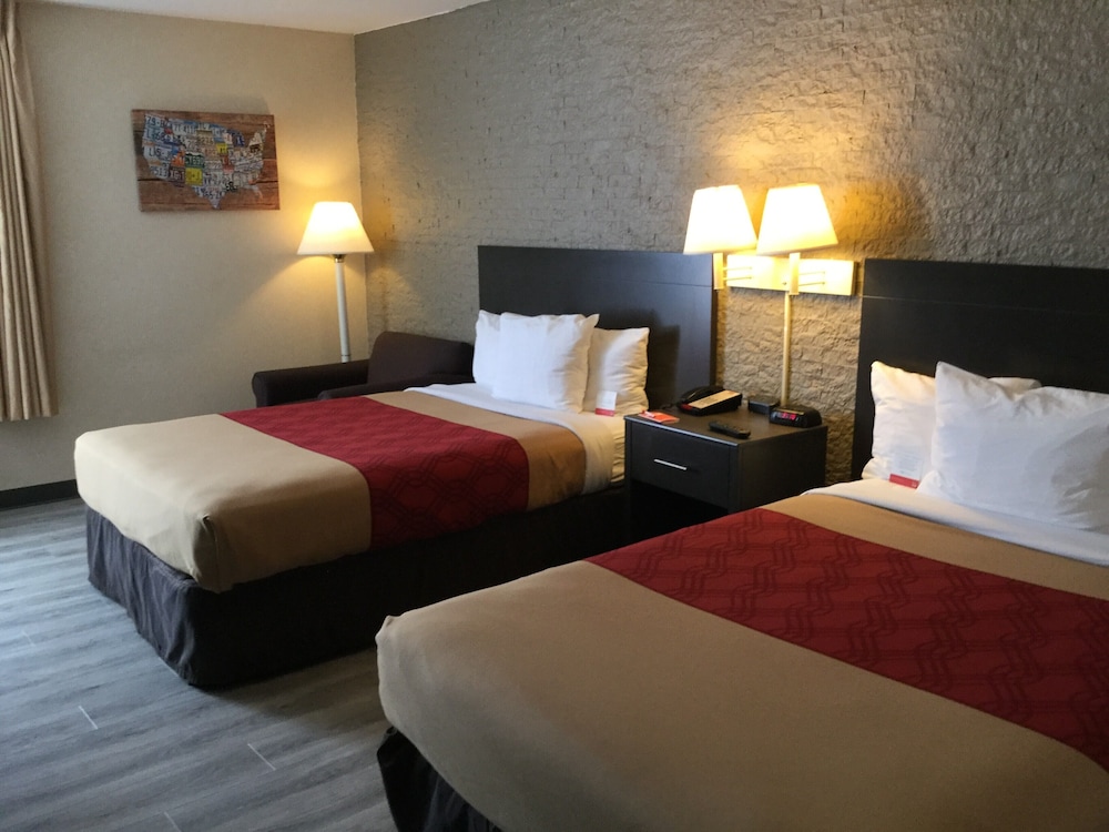 Standard Room, 2 Double Beds, Non Smoking - Photo 8