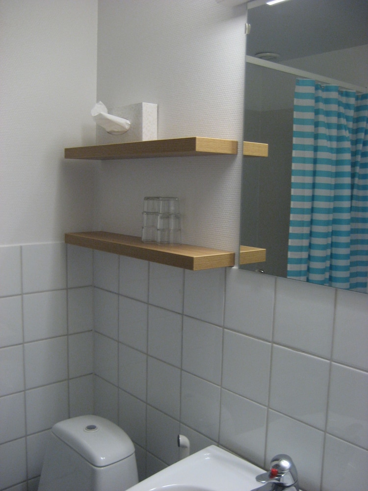 Triple Room (2 single beds and 1 sofa bed) photo 2