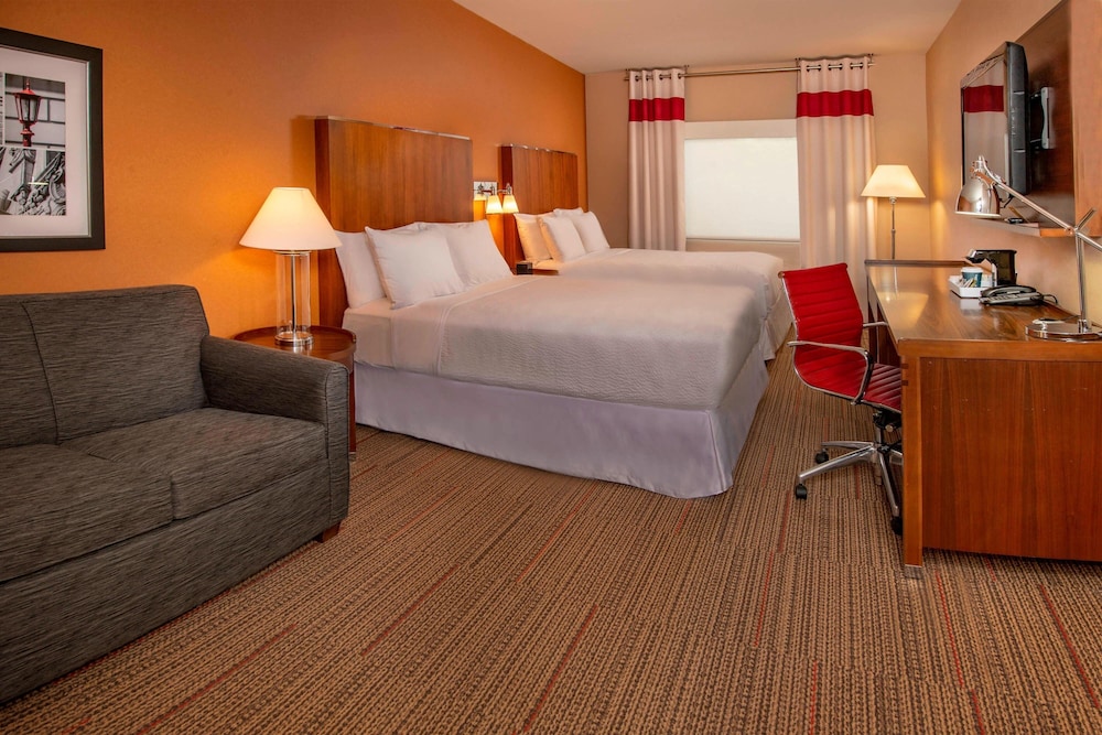 Classic Room, Multiple Beds (Two Queen Beds with Sofa Bed) - Photo 3
