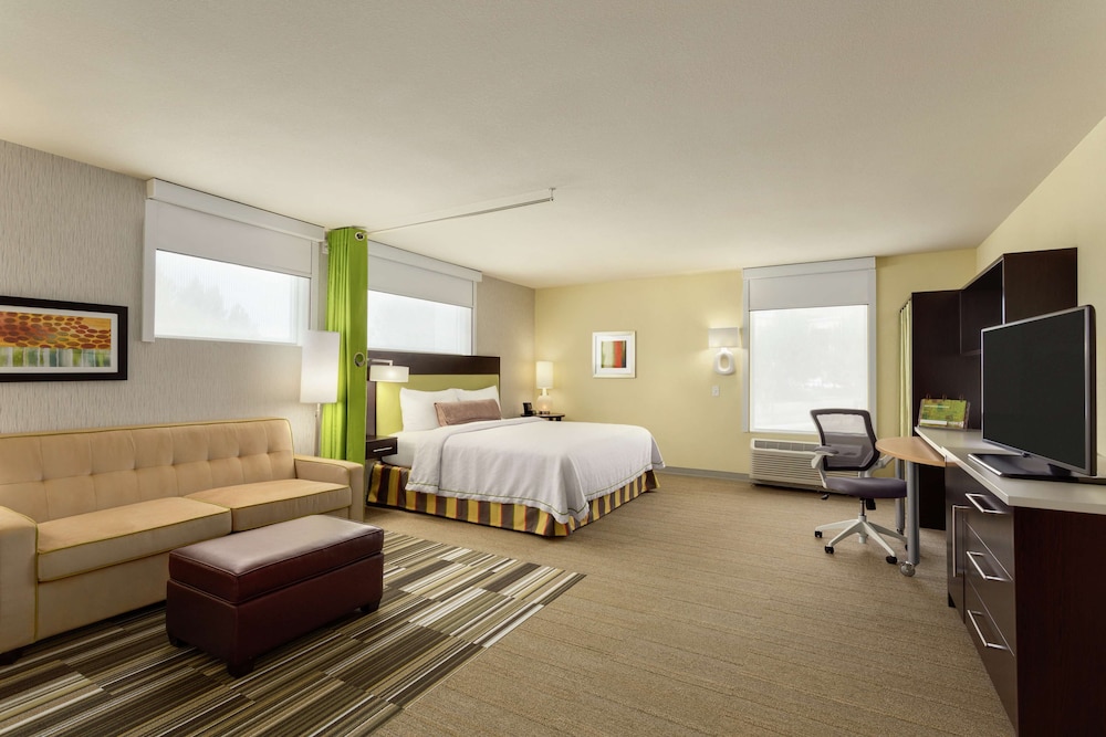 Studio, 1 King Bed, Accessible, Bathtub (Mobility & Hearing) photo 1