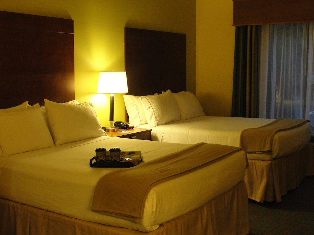 Suite, Multiple Beds - Photo 2