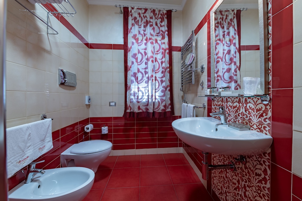 Luxury Double or Twin Room, City View (203) - Photo 7