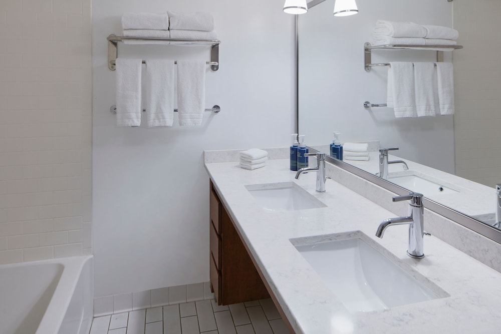 Suite, Multiple Beds, Balcony, Oceanfront (Balcony) - Photo 8