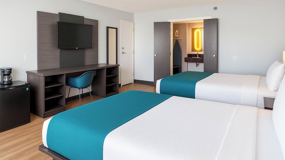 Deluxe Room, 2 Queen Beds, Accessible, Non Smoking photo 1