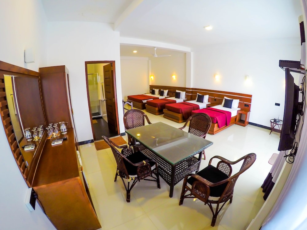 Family Room photo 3