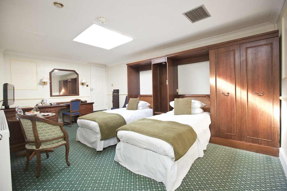 Basic Twin Room, 2 Single Beds (With Skylight Window) - Photo 4